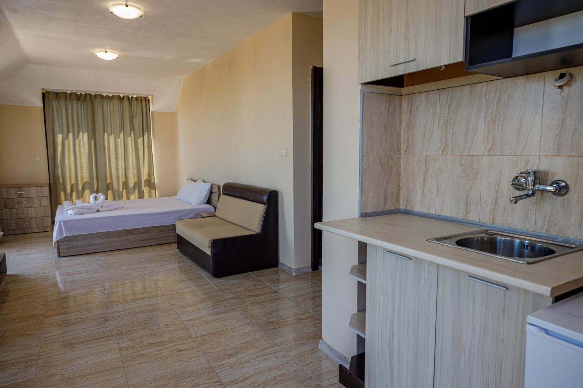 Family Hotel Silitur Ahtopol Exterior photo